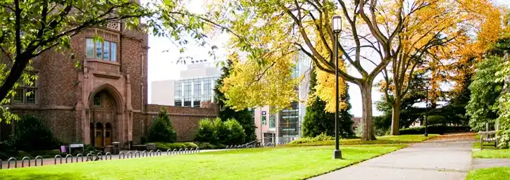 A brick building in downtown